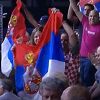 Navijači u hrvatskom dresu navijali sa zastavom Srbije u finalu između Đokovića i Čilića