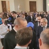 Snimak Vučića u Pragu hit na Twitteru: Usamljen tipka na mobitel dok državnici razgovaraju