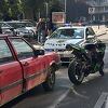 Motociklista udario u otvorena vrata automobila kod Narodnog pozorišta u Sarajevu
