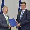 Sattler uručio Tegeltiji odluku EU o kandidatskom statusu: Građani BiH su ovo zaslužili
