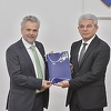 Džaferović ugostio Sattlera, šef delegacije EU mu uručio preporuku o kandidatskom statusu BiH