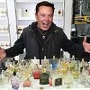 Tviteraši ismijavaju Elona Muska zbog prodaje parfema: Stvarno ti očajnički trebaju pare