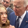 Biden prišao mladoj djevojci na koledžu u Kaliforniji, uputio joj neprimjerenu poruku