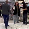 Veganski aktivisti izazvali burne reakcije na mrežama zbog prosipanja mlijeka u trgovinama