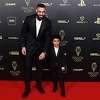 Pogledajte trenutak kada je Benzema dobio Zlatnu loptu, radovao se sa sinom Ibrahimom i roditeljima