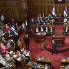 Umalo tučnjava u Skupštini Srbije: Zastupnike razdvajale kolege