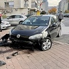 Automobil se zabio u stepenice u blizini ugostiteljskog objekta na Čengić Vili