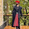 Savršena jesenja kombinacija Bože Vreće: Karirana suknja i beretka za izlazak u Sarajevu