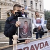 Porodica Džene Gadžun godinu dana nakon njene smrti ispred Vlade KS traži pravdu