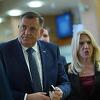 Dodik negodovao zbog himne BiH, izašao iz sale pa prigovarao Cvijanović
