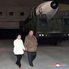 Kim Jong-un prvi put u javnosti s 9-godišnjom kćerkom, pratila lansiranje interkontinentalne rakete