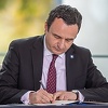 Kurti pristao da kratko odloži izricanje kazni za registarske tablice u Kosovskoj Mitrovici