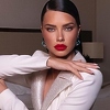 Adriana Lima i Sofija Milošević pozirale sa zastavom Srbije: Ko god pobijedi mi smo sretne