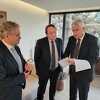 Čović evropskom komesaru Varhelyiju pokazao sporazum s Osmorkom