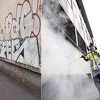 Uklonjeni grafiti sa zgrade Zavoda za zdravstveno osiguranje i tramvajskih stajališta u Sarajevu