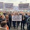 Više od hiljadu zdravstvenih radnika na protestu u Tuzli: Dotakli smo dno