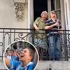 Najemotivniji snimak s proslave iz Argentine, navijači ispod balkona pjevali slijepom muškarcu