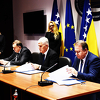Ko je ostavio teške teme po strani, a ko samo dodaje gas ka svojim političkim ciljevima