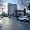 Prosvjetari, policija i uposlenici javne uprave protestuju pred zgradom Vlade ZDK