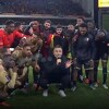 Trener Lensa s mikrofonom u ruci vodio ludo slavlje s navijačima nakon rušenja PSG-a