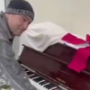 Snimak molera koji je na klaviru zasvirao hit Šabana Šaulića postao hit na Twitteru