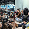 Velika gužva na aerodromu u Sarajevu, putnici sjede na podu u iščekivanju leta