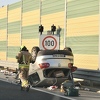 Težak udes na autoputu u Vlakovu: Automobil završio na krovu, saobraćaj se preusmjerava