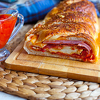 Pizza rolat od gotovih kora je idealan recept kada želite jesti pizzu na drugačiji način