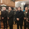 Badnja večer: Christian Schmidt i Mario Kordić naložili badnjak u Mostaru