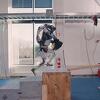 Robot Boston Dynamicsa pokazao nove vještine, popeo se na skelu i isporučio alat