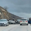 Kod Mostara se prevrnuo automobil na putu, vatrogasci izvukli dvoje povrijeđenih