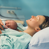 Mlada mama izazvala polemike zbog svoje odluke: Spasite mene, a ne bebu