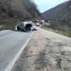 Automobil završio na krovu, obustavljen saobraćaj na putu Banja Luka - Jajce