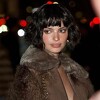 Emily Ratajkowski stigla u providnom topu na modnu reviju u New Yorku, pokazala kratku frizuru