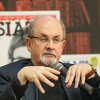 Salman Rushdie se oglasio prvi put nakon napada: Jako mi je teško da pišem i sutradan sve obrišem