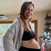 Oskarovska Hilary Swank u 49. godini postaje majka, pokazala trudnički stomak