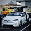 Kompanija Tesla zbog greške u softveru mora povući 363.000 automobila sa tržišta