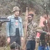 Naoružani lukovima i strijelama: Papuanci objavili video zarobljenog novozelandskog pilota