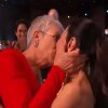 Glumica osvojenu nagradu na dodjeli SAG Awards proslavila poljubivši kolegicu