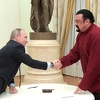 Putin odlikovao Stevena Seagala ordenom prijateljstva