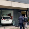 Sarajevo: Automobilom se zabio u izlog salona namještaja kod Markala