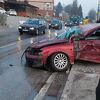 Vozač se kod Mostarskog raskršća zabio u stub, auto skoro uništen, a on prošao s lakšim povredama