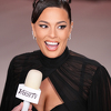 Ashley Graham postala tema na društvenim mrežama objavivši fotografiju na kojoj pozira gola