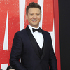 Jeremy Renner prohodao nakon tri mjeseca od nesreće u kojoj je polomio 30 kostiju