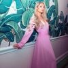 Paris Hilton objavila fotografiju na kojoj pozira zajedno sa bebom