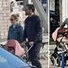 Petar Grašo i Hana snimljeni u proljetnoj šetnji po Splitu s kćerkicom Albom