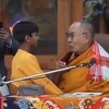 Tibetanski lider branio Dalaj Lamino ponašanje i zahtjev dječaku da mu "sisa jezik"