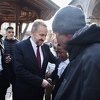 Bakir Izetbegović dijelio bajramluk najmlađima ispred Begove džamije u Sarajevu