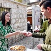 Benjamina Karić dijelila baklave građanima na Baščaršiji: Nema ništa ljepše od naše tradicije