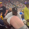 Utakmicu NBA lige obilježila brutalna tučnjava navijača, pesnice sijevale na sve strane
